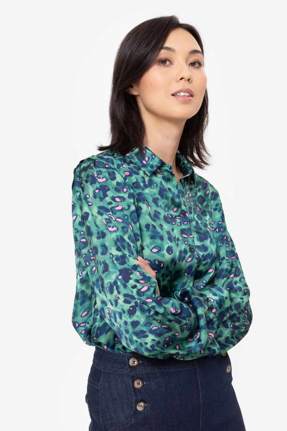 Blouse vert foncé à l'aspect satiné et imprimé