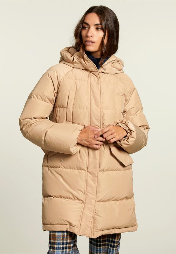 Manteau matelassé beige avec capuche