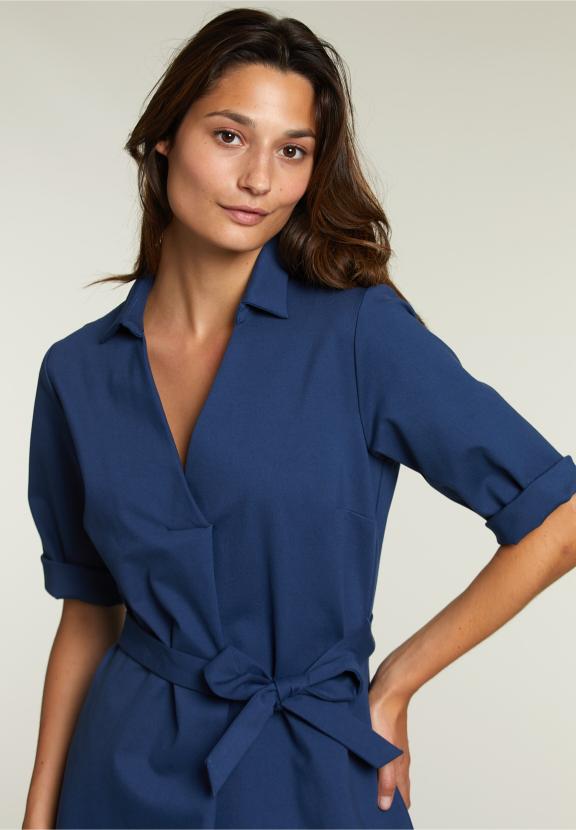 Robe bleue avec ceinture et manches 3/4