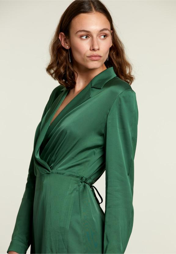 Robe verte à col en V