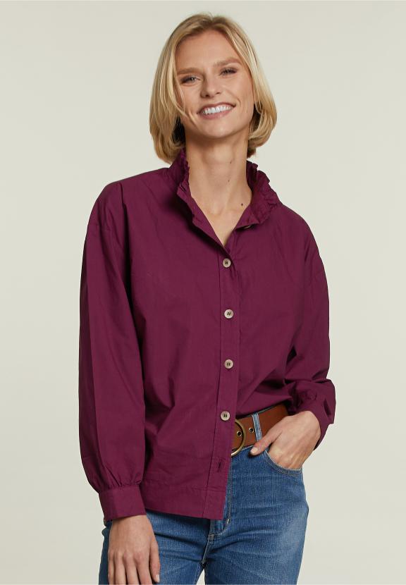 Blouse violette avec col à volants