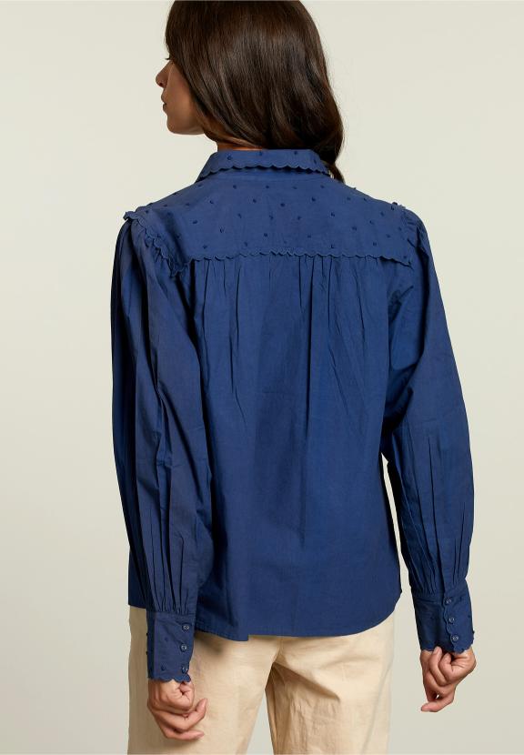 Blouse Bleue Avec Boutons