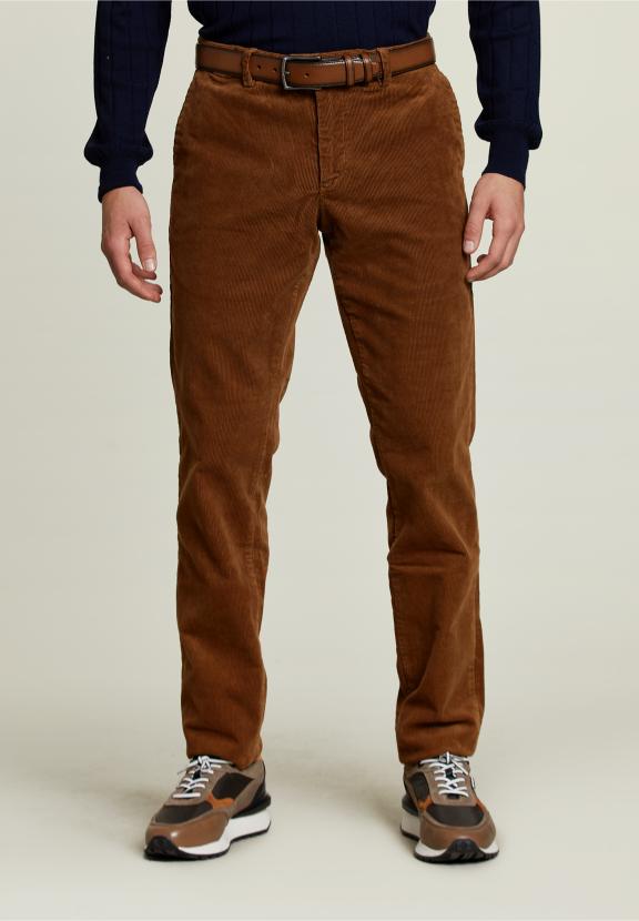 Pantalon en velours côtelé basique ajusté marron